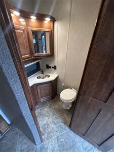 2019 Heartland Landmark Newport 365   - Photo 40 - Madera, CA 93636