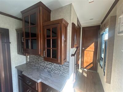 2014 Keystone Alpine 3450 RL   - Photo 13 - Madera, CA 93636