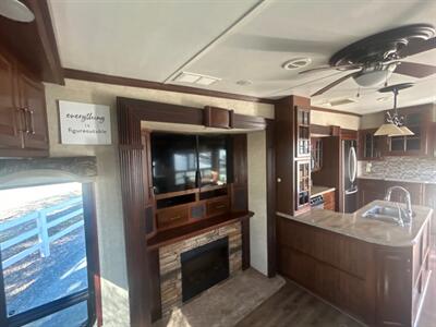 2014 Keystone Alpine 3450 RL   - Photo 9 - Madera, CA 93636