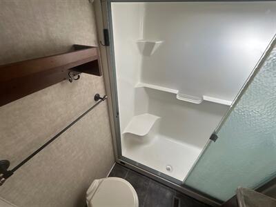 2014 Keystone Alpine 3450 RL   - Photo 15 - Madera, CA 93636