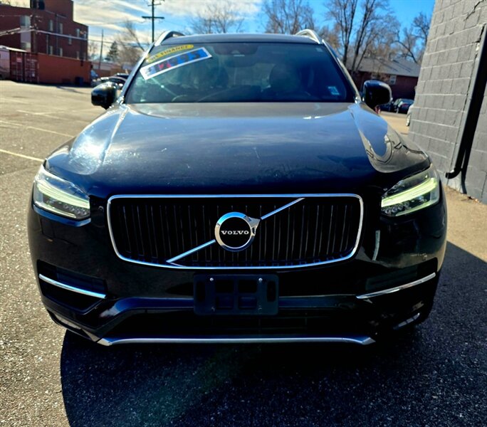 2016 Volvo XC90 T6 Momentum  