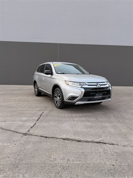 2018 Mitsubishi Outlander ES  