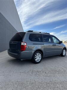2006 Kia Sedona LX   - Photo 3 - Grand Junction, CO 81501