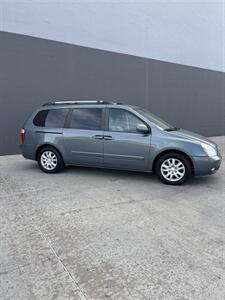 2006 Kia Sedona LX   - Photo 2 - Grand Junction, CO 81501