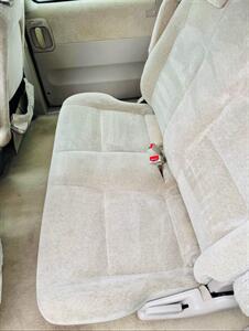 2005 Kia Sedona LX   - Photo 4 - Grand Junction, CO 81501