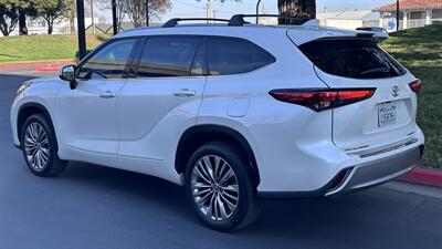 2020 Toyota Highlander Platinum   - Photo 4 - Sacramento, CA 95618