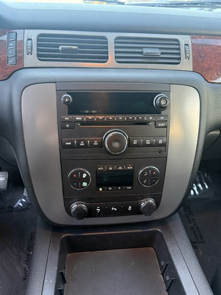 2014 GMC Yukon XL SLT - Photo 11 - Sacramento, CA 95841