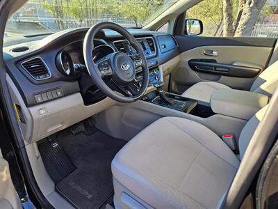 2017 Kia Sedona L - Photo 12 - Tucson, AZ 85705