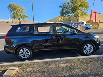 2017 Kia Sedona L - Photo 5 - Tucson, AZ 85705