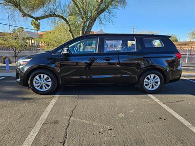 2017 Kia Sedona L - Photo 2 - Tucson, AZ 85705