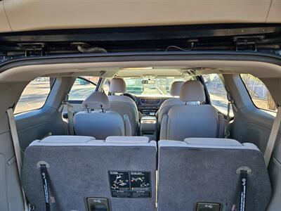 2017 Kia Sedona L - Photo 10 - Tucson, AZ 85705