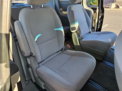 2017 Kia Sedona L - Photo 9 - Tucson, AZ 85705