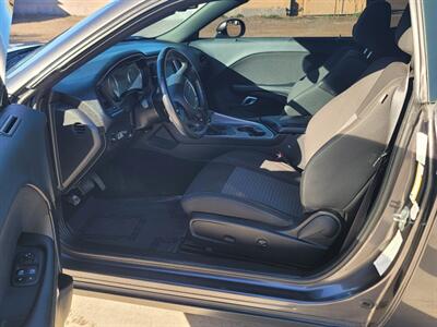 2022 Dodge Challenger SXT - Photo 5 - Goodyear, AZ 85338