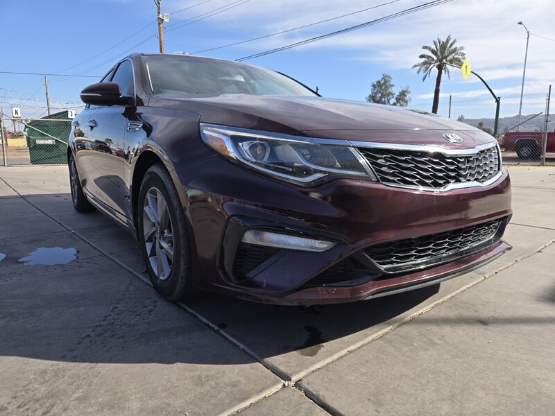 2020 Kia Optima LX   - Photo 1 - Goodyear, AZ 85338