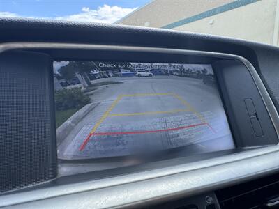 2020 Kia Optima EX Premium   - Photo 11 - Miami, FL 33147