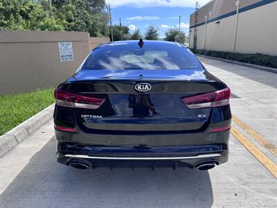 2020 Kia Optima EX Premium   - Photo 8 - Miami, FL 33147