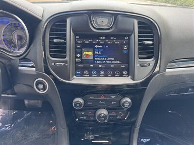 2021 Chrysler 300 Series S V6   - Photo 10 - Miami, FL 33147