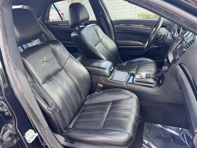 2021 Chrysler 300 Series S V6   - Photo 16 - Miami, FL 33147