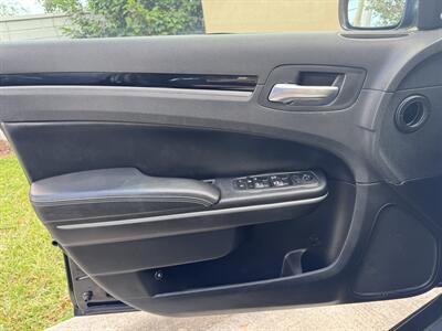 2021 Chrysler 300 Series S V6   - Photo 13 - Miami, FL 33147