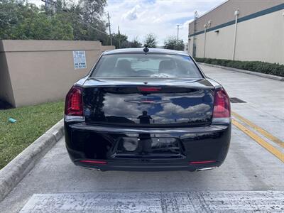 2021 Chrysler 300 Series S V6   - Photo 6 - Miami, FL 33147
