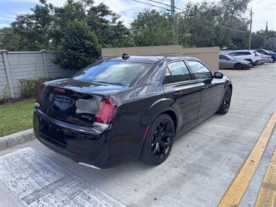2021 Chrysler 300 Series S V6   - Photo 5 - Miami, FL 33147