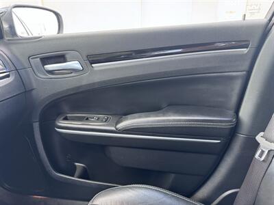 2021 Chrysler 300 Series S V6   - Photo 12 - Miami, FL 33147