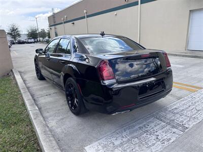 2021 Chrysler 300 Series S V6   - Photo 7 - Miami, FL 33147