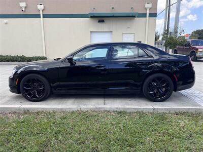 2021 Chrysler 300 Series S V6   - Photo 8 - Miami, FL 33147