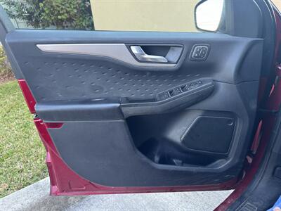 2020 Ford Escape SEL   - Photo 14 - Miami, FL 33147