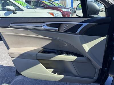 2019 Ford Fusion SE   - Photo 11 - Miami, FL 33147