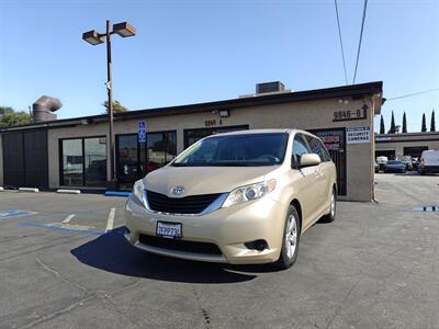 2014 Toyota Sienna LE 8-Passenger Minivan