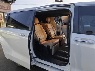 2021 Toyota Sienna Limited 7-Passenger   - Photo 8 - El Monte, CA 91733