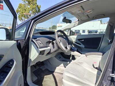 2010 Toyota Prius III   - Photo 8 - El Monte, CA 91733