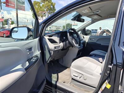 2018 Toyota Sienna LE 8-Passenger   - Photo 5 - El Monte, CA 91733