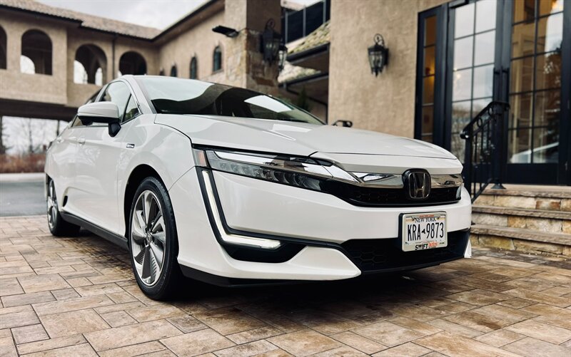 The 2021 Honda Clarity Plug-In Hybrid  photos