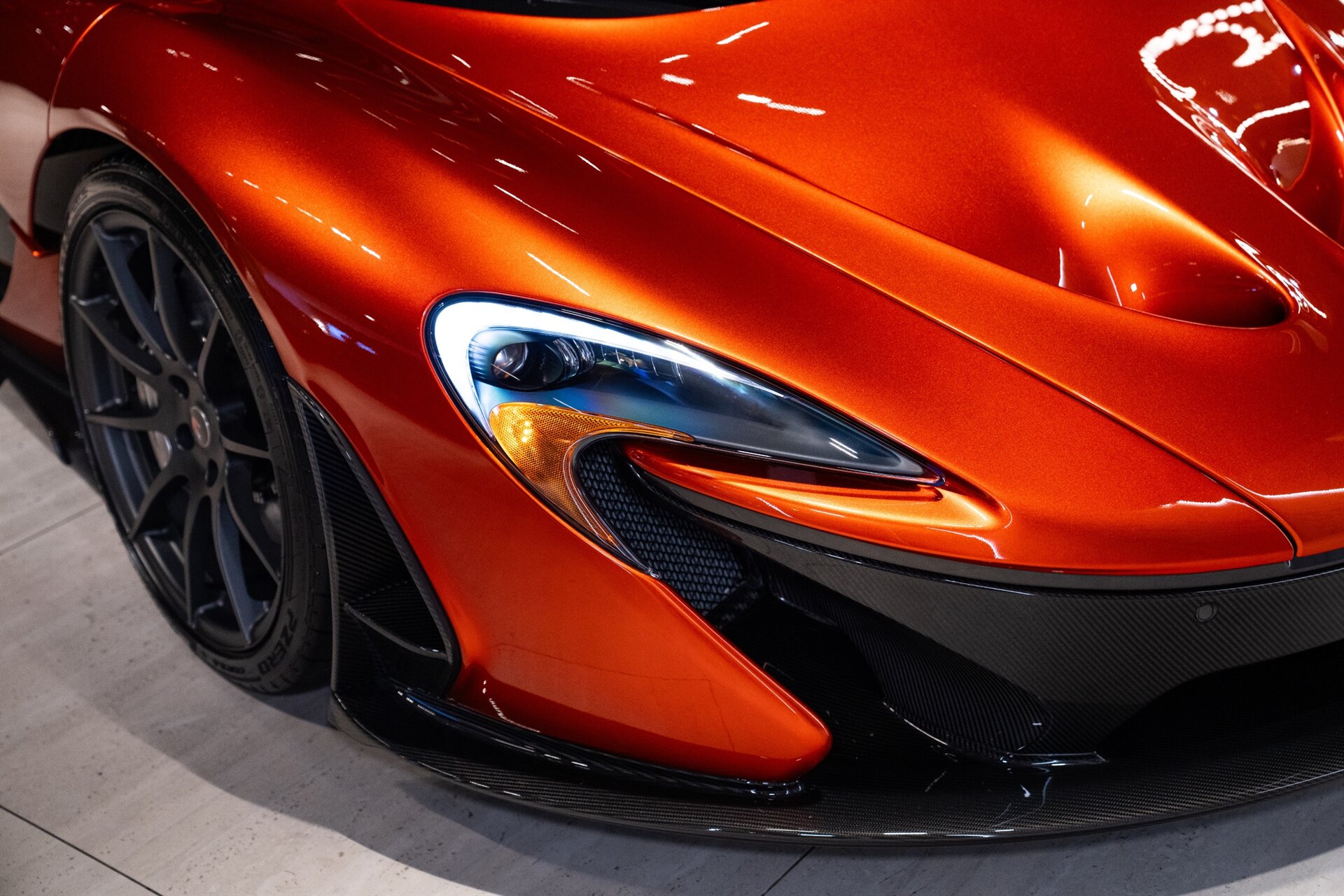2014 McLaren P1 - Photo 38