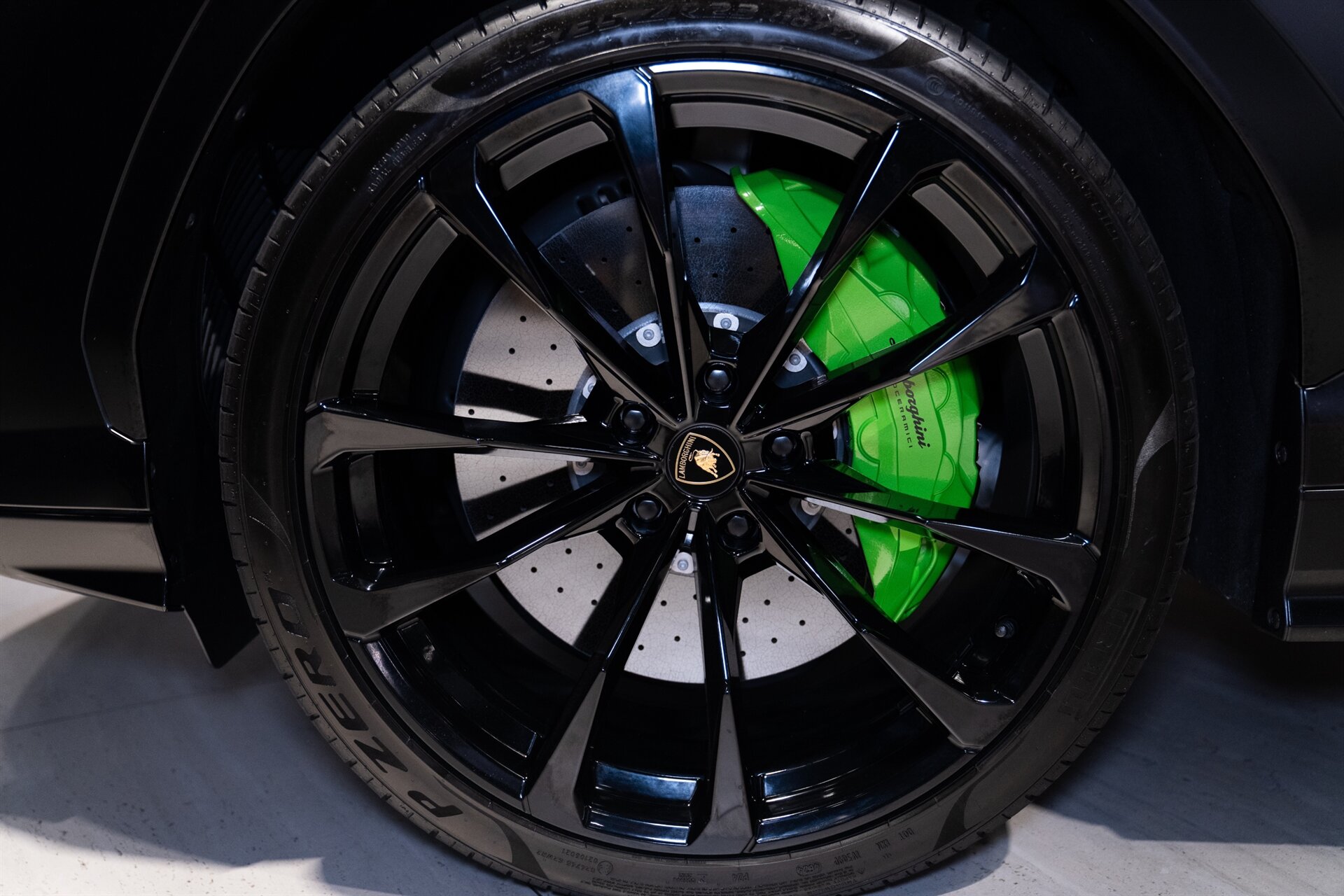 2022 Lamborghini Urus - Photo 8