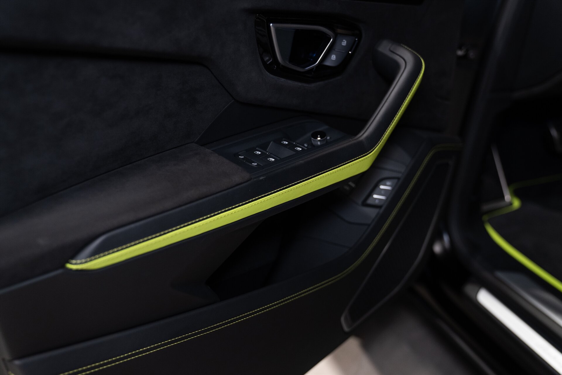 2022 Lamborghini Urus - Photo 10