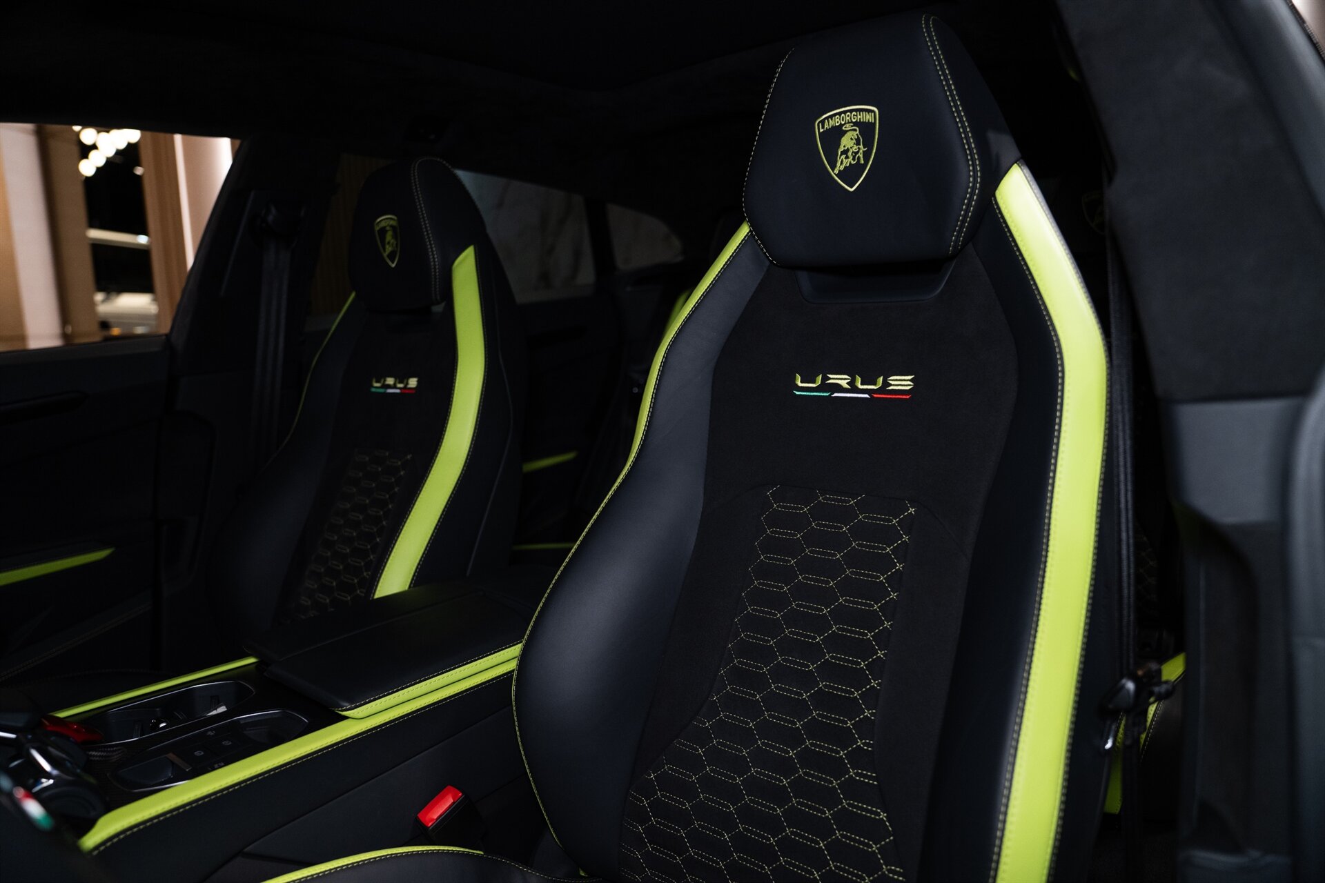 2022 Lamborghini Urus - Photo 6