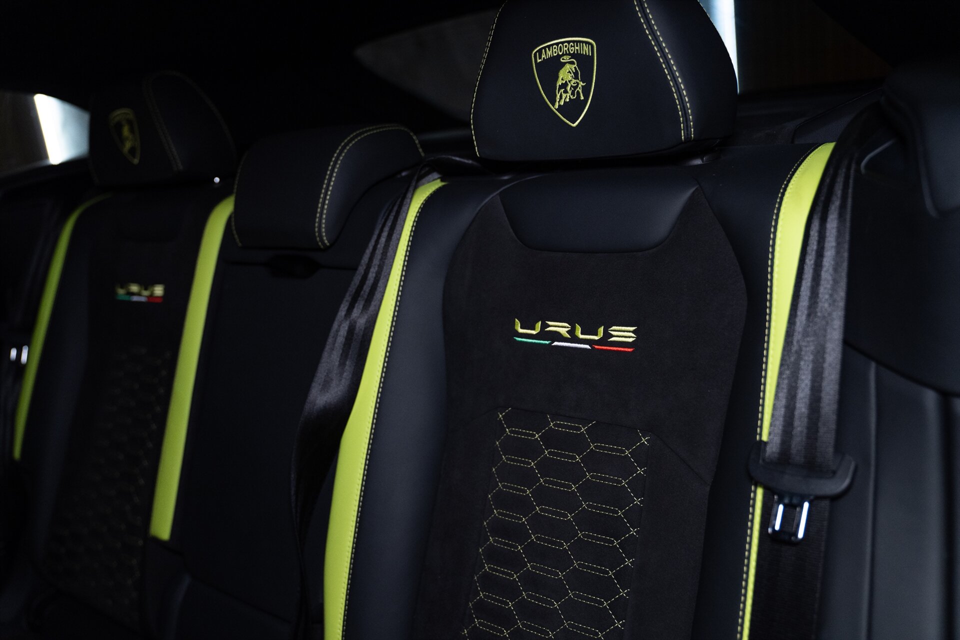 2022 Lamborghini Urus - Photo 18