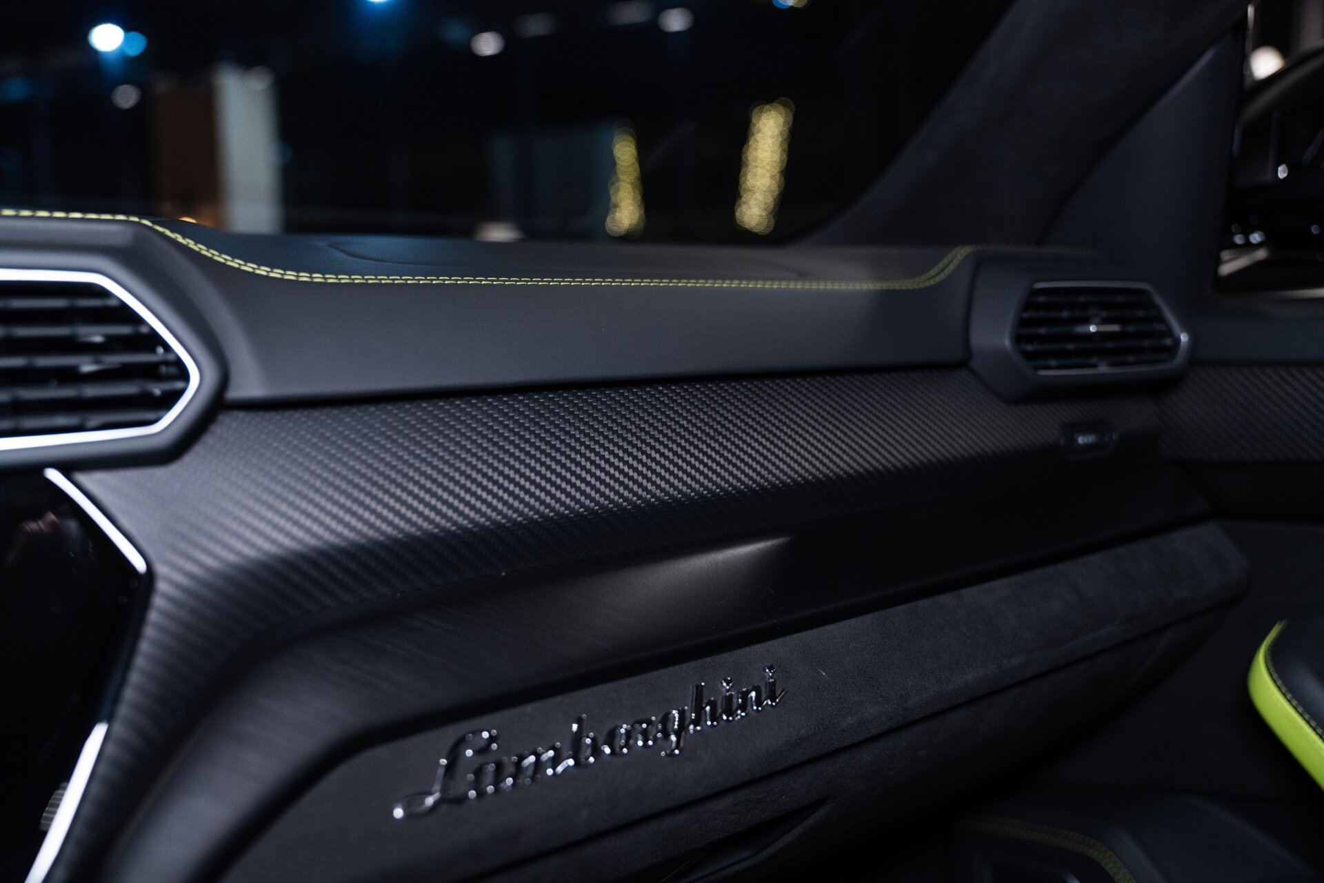 2022 Lamborghini Urus - Photo 13