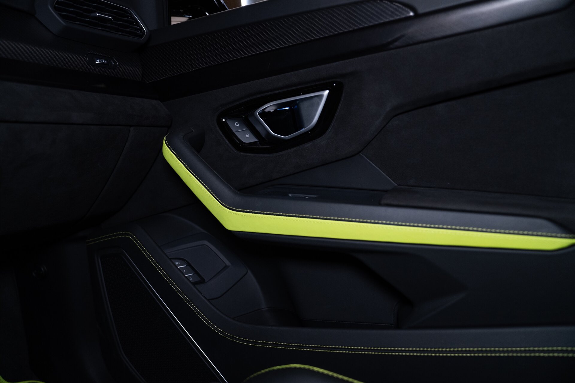 2022 Lamborghini Urus - Photo 19