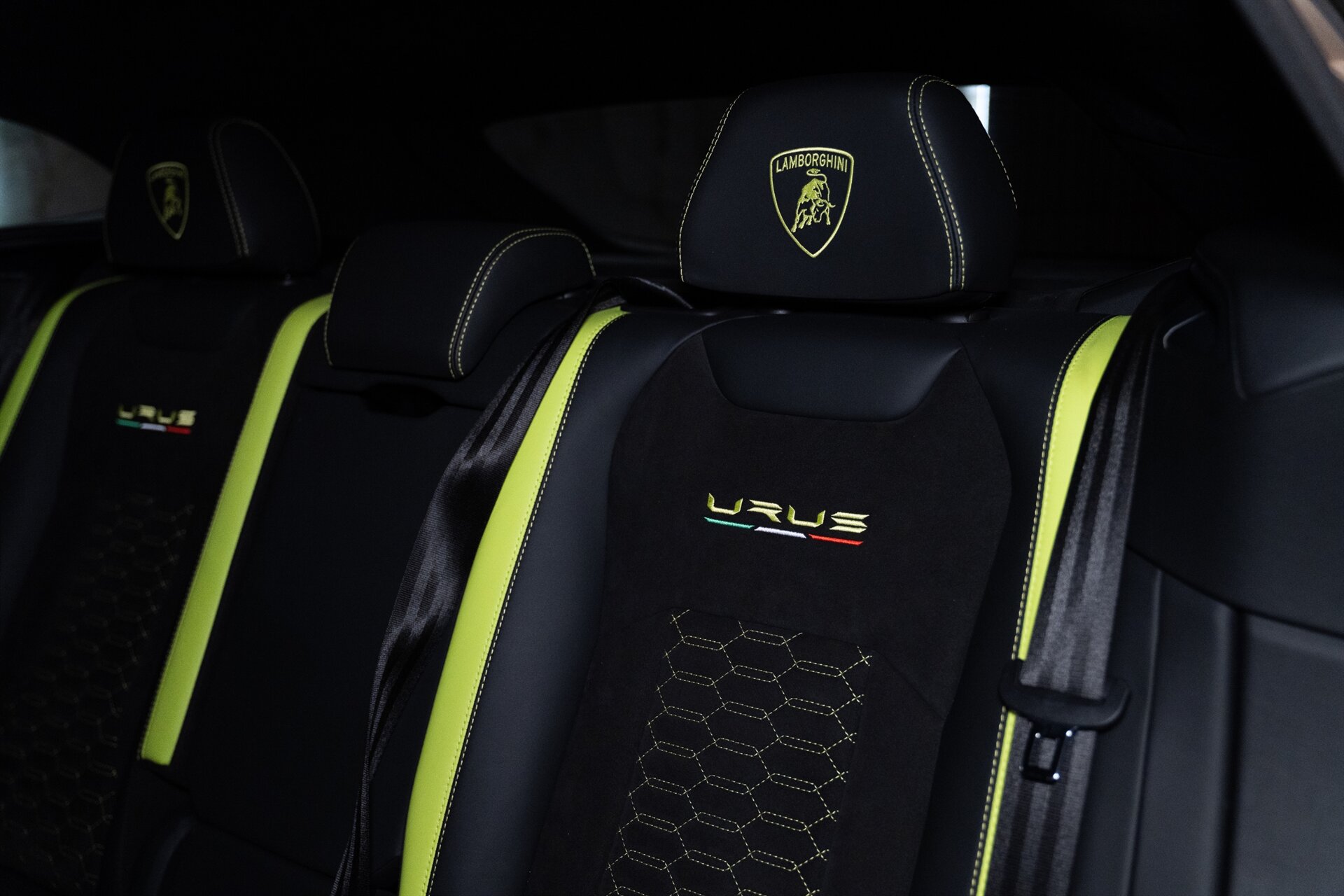 2022 Lamborghini Urus - Photo 11