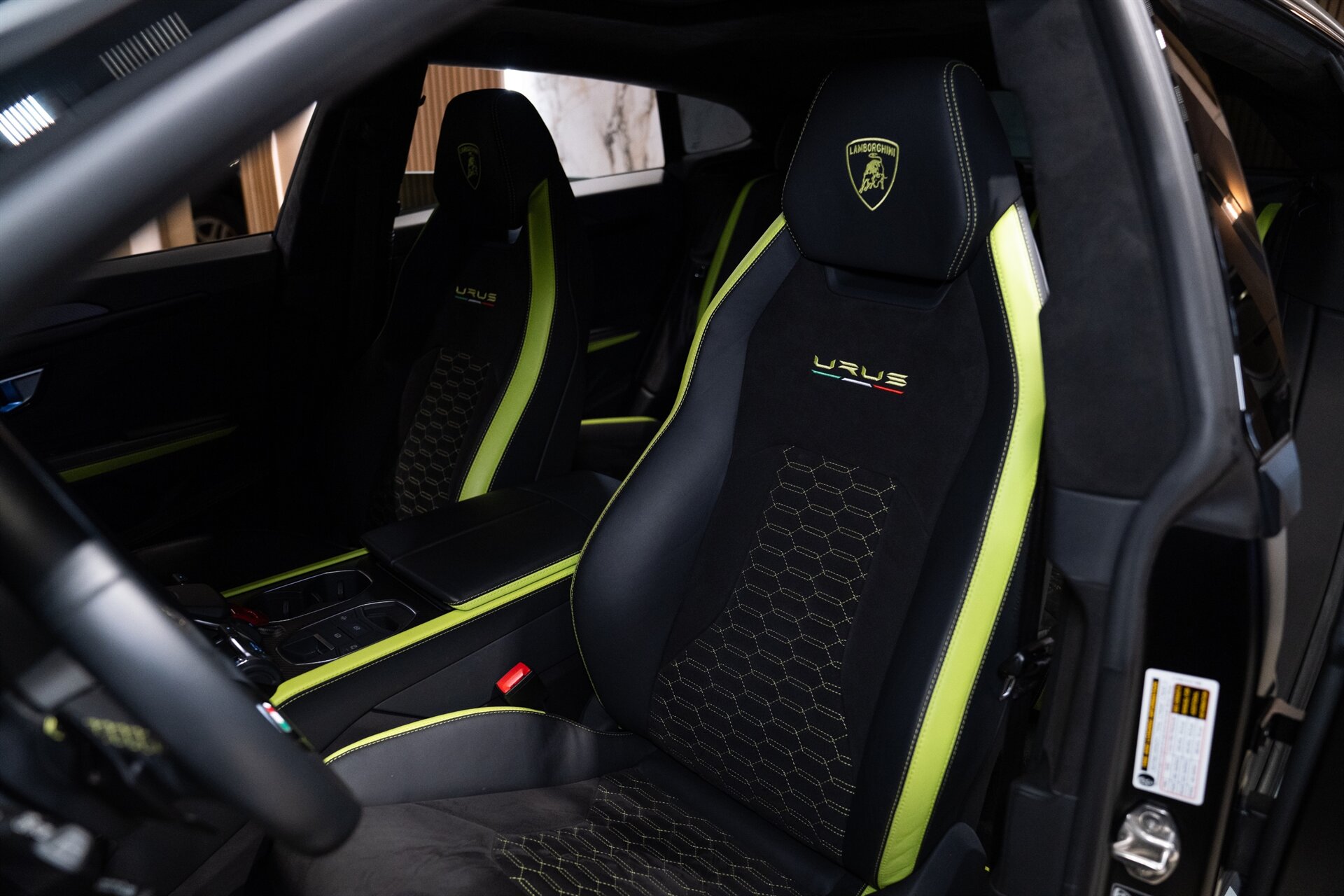 2022 Lamborghini Urus - Photo 21