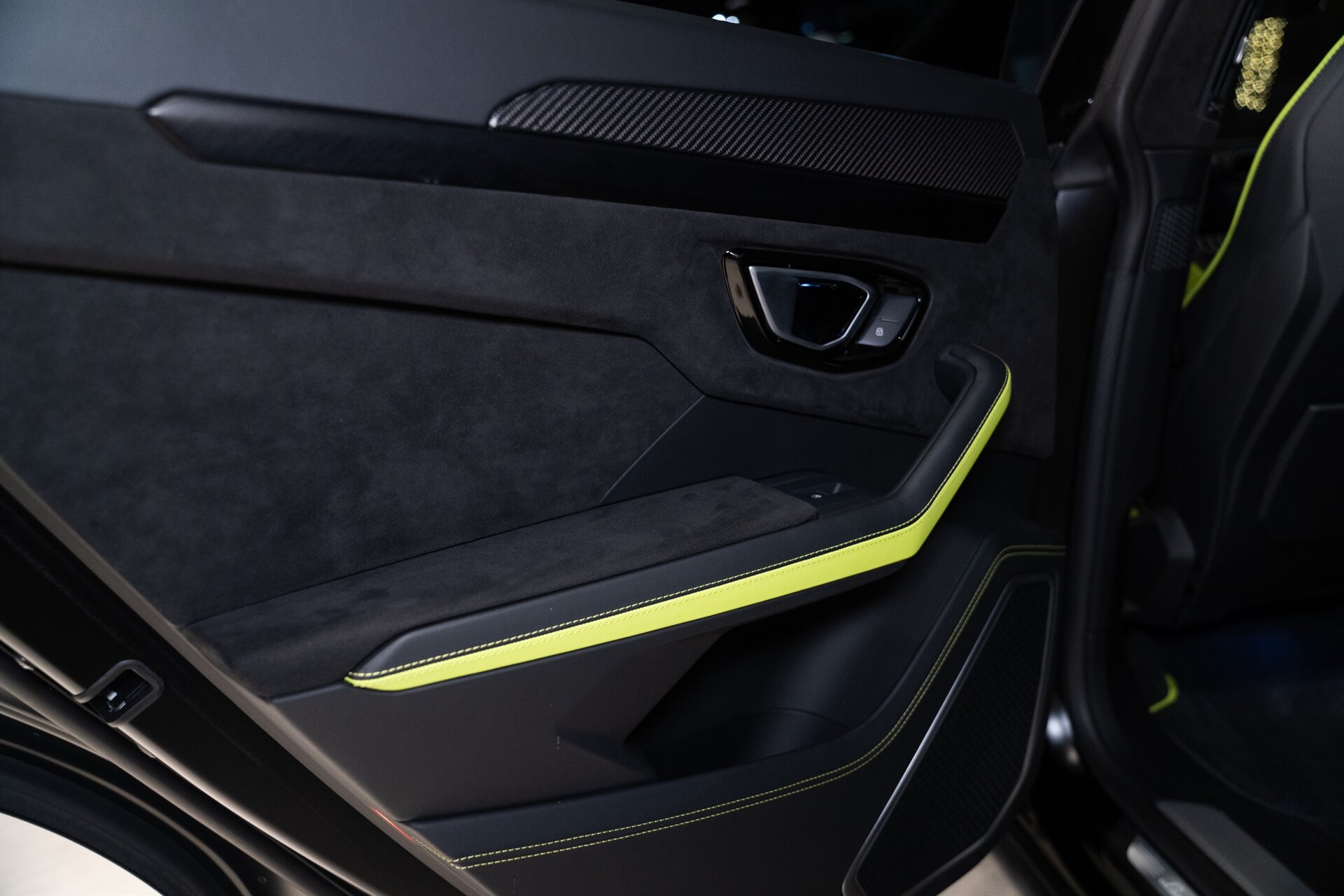 2022 Lamborghini Urus - Photo 15