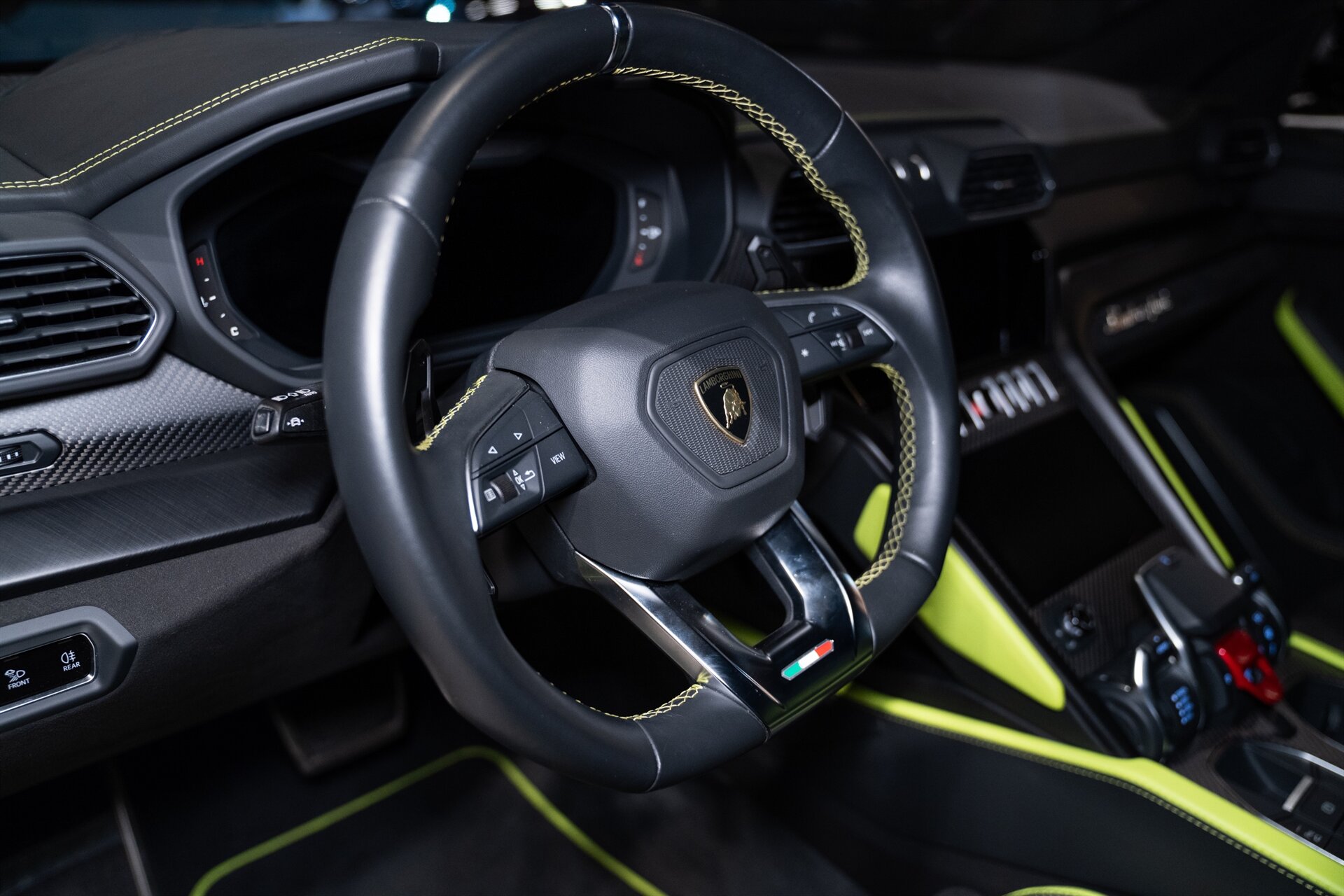 2022 Lamborghini Urus - Photo 12