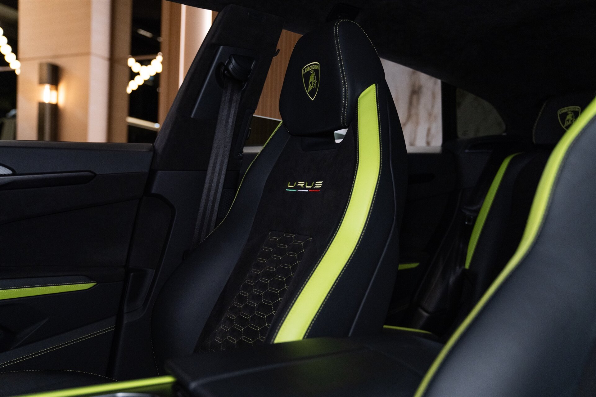 2022 Lamborghini Urus - Photo 23