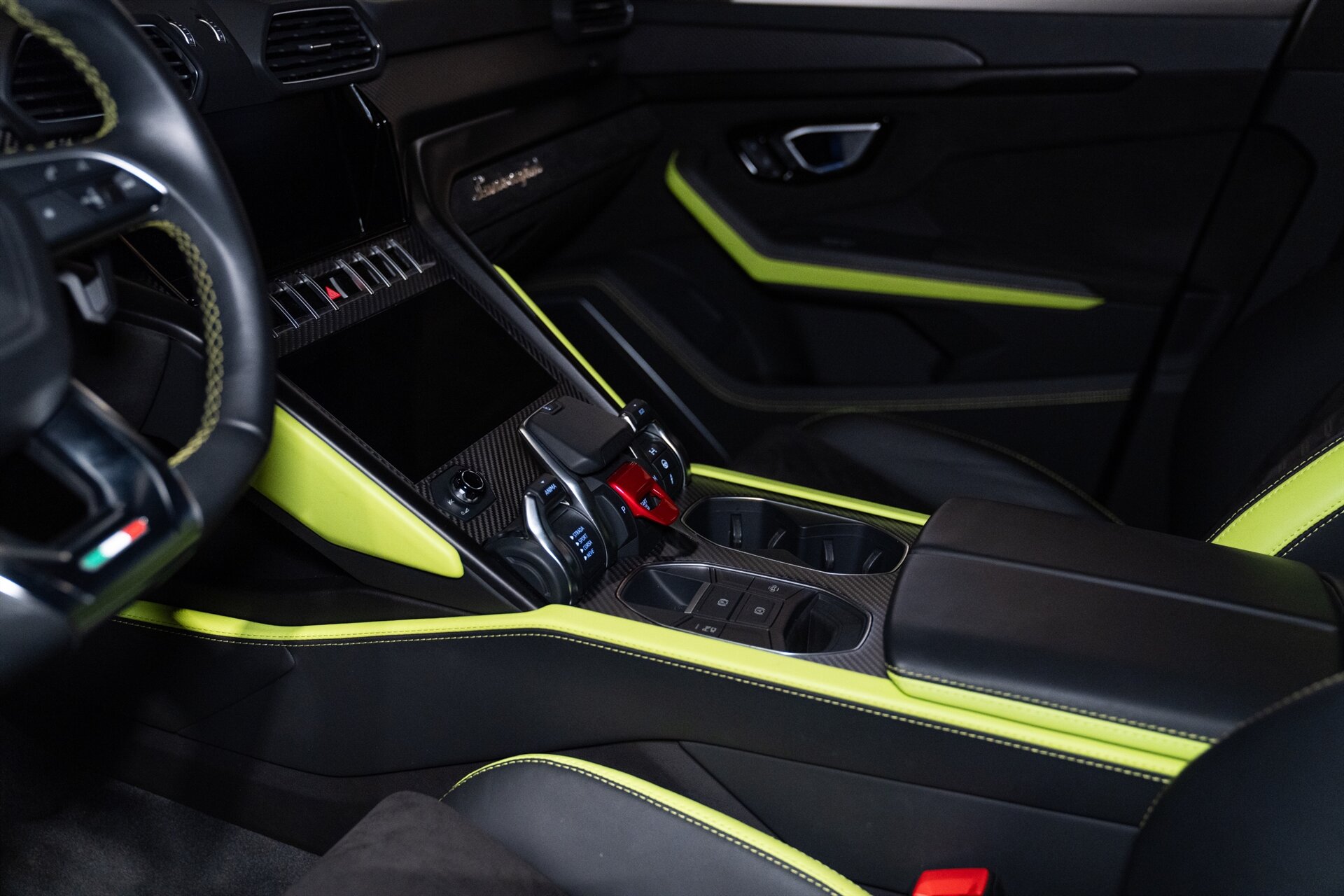 2022 Lamborghini Urus - Photo 22