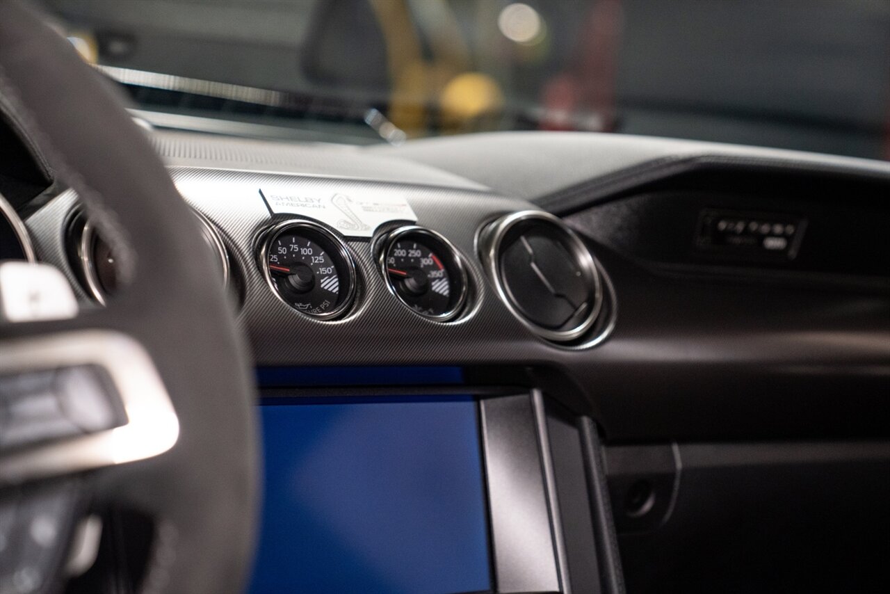 2022 Ford Mustang - Photo 11