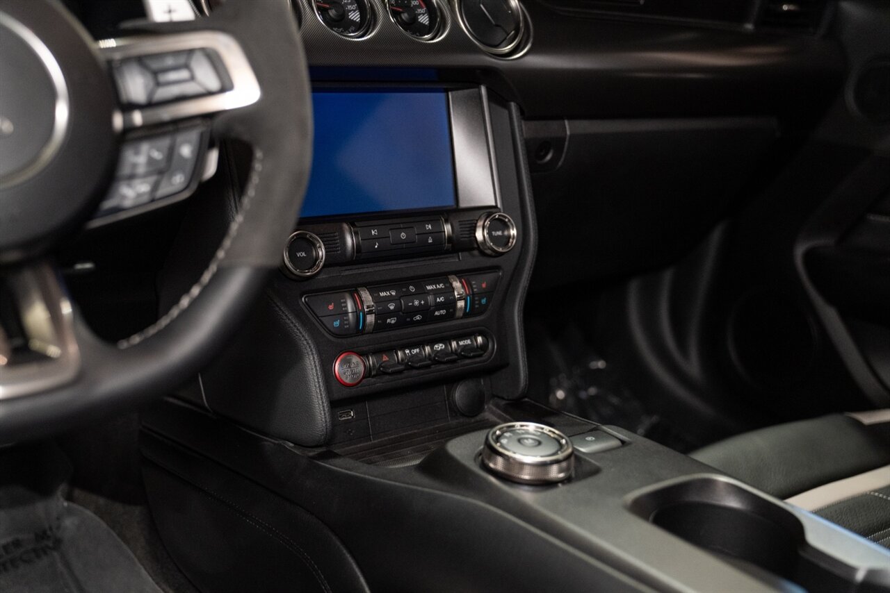 2022 Ford Mustang - Photo 10